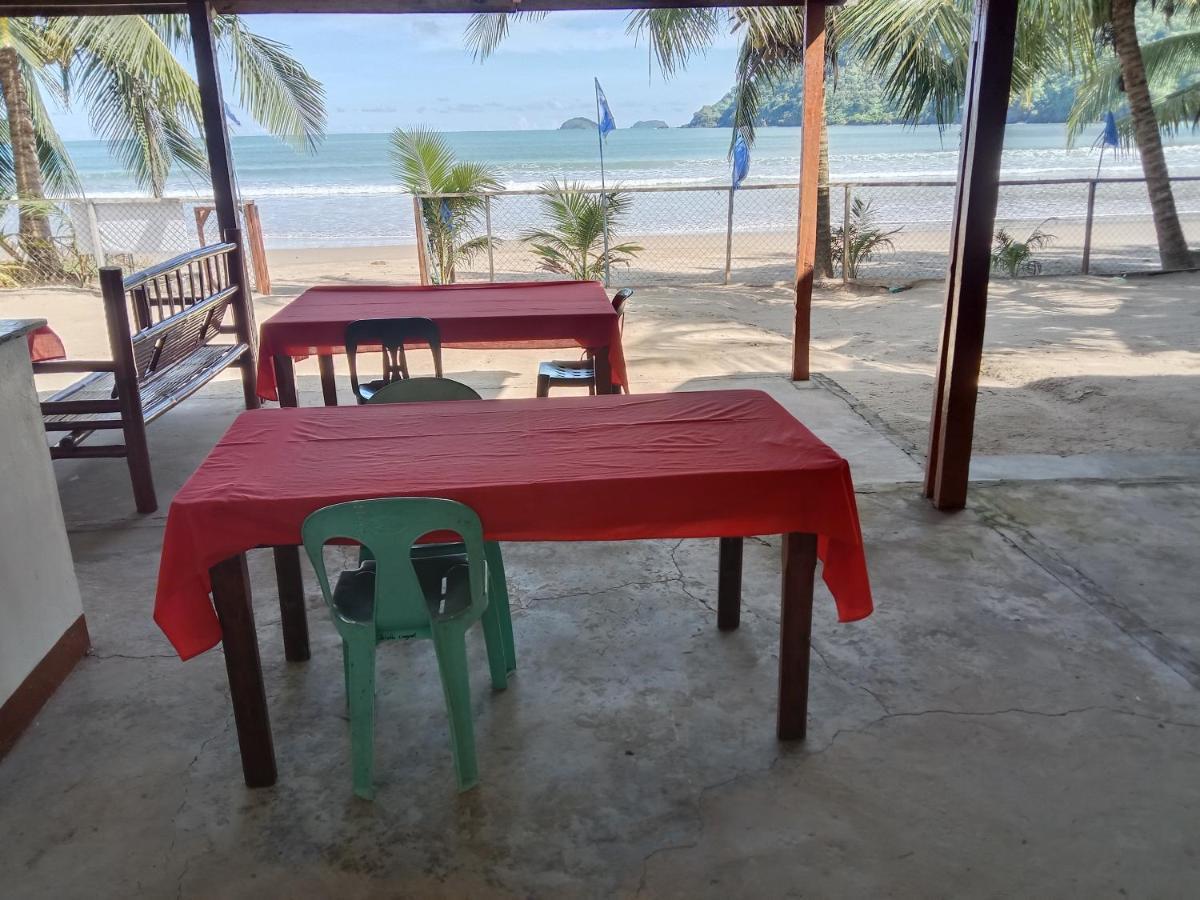 Bucana Beachfront Guesthouse El Nido Esterno foto