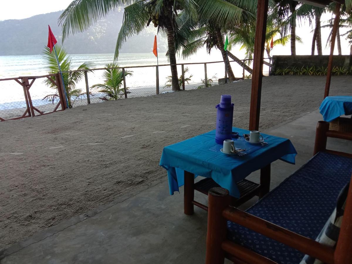 Bucana Beachfront Guesthouse El Nido Esterno foto