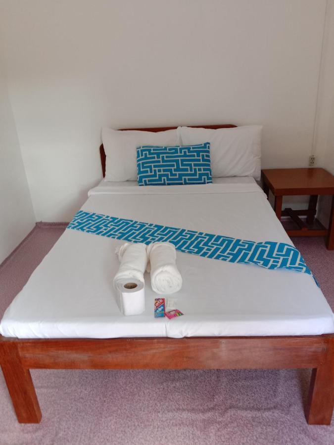 Bucana Beachfront Guesthouse El Nido Esterno foto