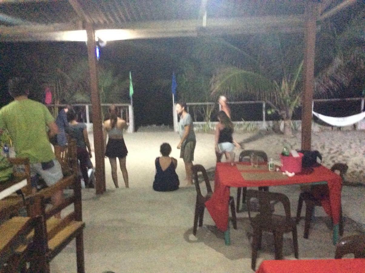 Bucana Beachfront Guesthouse El Nido Esterno foto