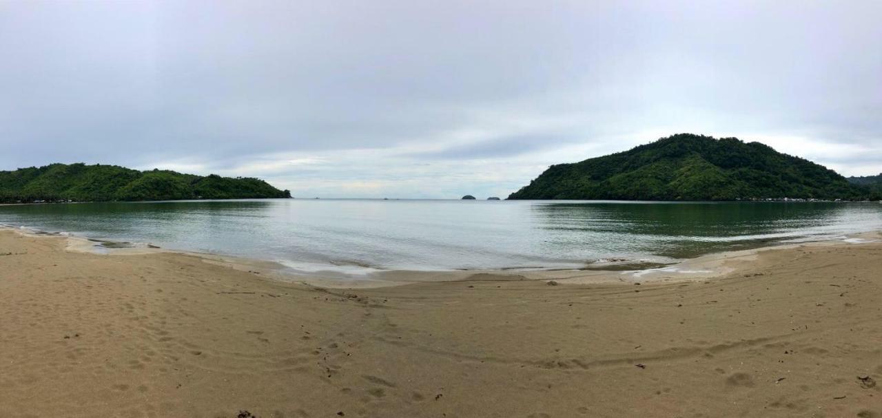 Bucana Beachfront Guesthouse El Nido Esterno foto